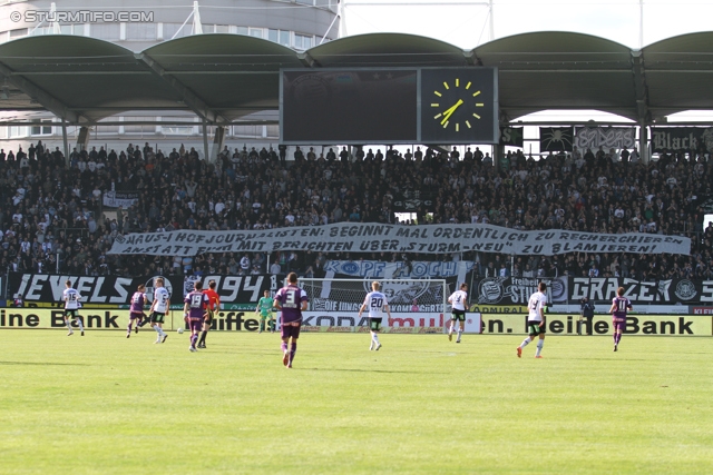 Sturm Graz - Austria Wien
Oesterreichische Fussball Bundesliga, 36. Runde,  SK Sturm Graz - FK Austria Wien, Stadion Liebenau Graz, 17.05.2012. 

Foto zeigt Fans von Sturm mit einem Spruchband
