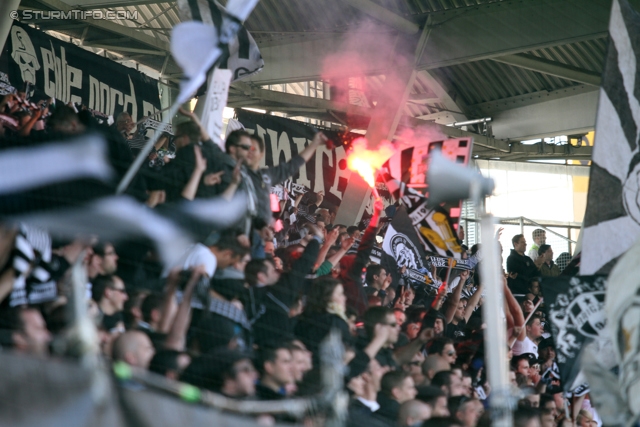 Sturm Graz - Austria Wien
Oesterreichische Fussball Bundesliga, 36. Runde,  SK Sturm Graz - FK Austria Wien, Stadion Liebenau Graz, 17.05.2012. 

Foto zeigt Fans von Sturm
Schlüsselwörter: pyrotechnik