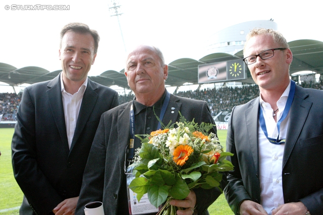 Sturm Graz - Austria Wien
Oesterreichische Fussball Bundesliga, 36. Runde,  SK Sturm Graz - FK Austria Wien, Stadion Liebenau Graz, 17.05.2012. 

Foto zeigt Christian Jauk (Praesident Sturm), Ernst Ortner (Buschauffeur Sturm) und Peter Schaller (Vorstand Sturm)
