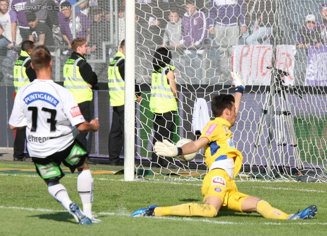 Sturm Graz - Austria Wien
Oesterreichische Fussball Bundesliga, 36. Runde,  SK Sturm Graz - FK Austria Wien, Stadion Liebenau Graz, 17.05.2012. 

Foto zeigt Martin Ehrenreich (Sturm) und Heinz Lindner (Austria)
Schlüsselwörter: tor