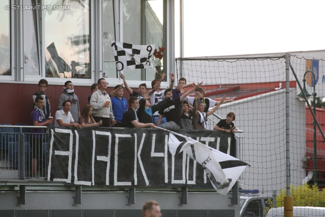 Sturm Amateure - Vorwaerts Steyr
Regionalliga Mitte, 30. Runde,  Sturm Graz Amateure - SK Vorwaerts Steyr, Sportstadion Kalsdorf, 01.06.2012. 

Foto zeigt Fans der Sturm Amateure
