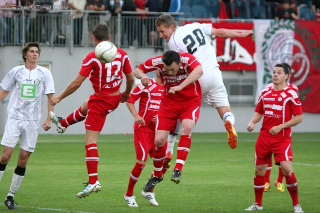 Sturm Amateure - Vorwaerts Steyr
Regionalliga Mitte, 30. Runde,  Sturm Graz Amateure - SK Vorwaerts Steyr, Sportstadion Kalsdorf, 01.06.2012. 

Foto zeigt Pascal Zisser (Sturm Amateure), Ernst Marco Merkinger (Steyr) und Florian Sittsam (Sturm Amateure)
Schlüsselwörter: kopfball tor