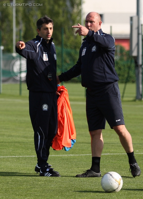 Sturm Graz Trainingsauftakt
Oesterreichische Fussball Bundesliga,SK  Sturm Graz Trainingsauftakt, Trainingszentrum Messendorf, 06.06.2012. 

Foto zeigt Ayhan Tumani (Co-Trainer Sturm) und Kazimierz Sidorczuk (Tormanntrainer Sturm)
