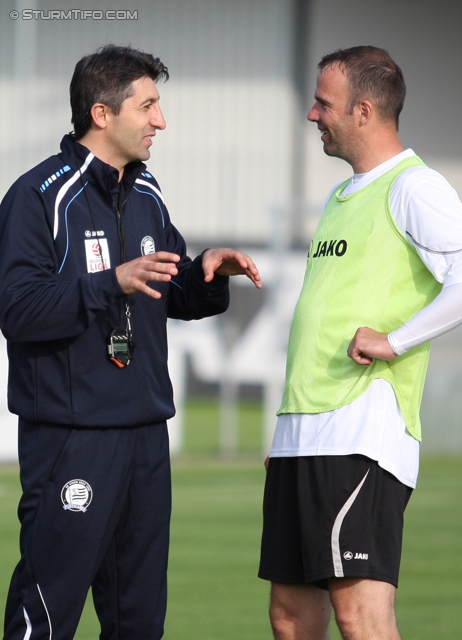 Sturm Graz Trainingsauftakt
Oesterreichische Fussball Bundesliga,SK  Sturm Graz Trainingsauftakt, Trainingszentrum Messendorf, 06.06.2012. 

Foto zeigt Ayhan Tumani (Co-Trainer Sturm) und Mario Haas (Sturm)
Schlüsselwörter: freude