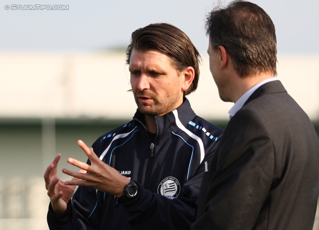 Sturm Graz Trainingsauftakt
Oesterreichische Fussball Bundesliga,SK  Sturm Graz Trainingsauftakt, Trainingszentrum Messendorf, 06.06.2012. 

Foto zeigt Peter Hyballa (Cheftrainer Sturm) und Christian Jauk (Praesident Sturm)
Schlüsselwörter: diskussion