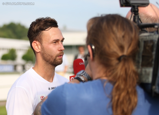 Sturm Graz Trainingsauftakt
Oesterreichische Fussball Bundesliga,SK  Sturm Graz Trainingsauftakt, Trainingszentrum Messendorf, 06.06.2012. 

Foto zeigt Michael Madl (Sturm) beim Interview
