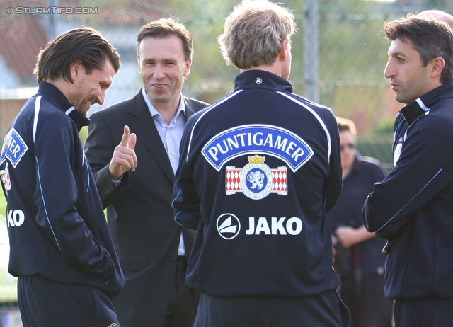 Sturm Graz Trainingsauftakt
Oesterreichische Fussball Bundesliga,SK  Sturm Graz Trainingsauftakt, Trainingszentrum Messendorf, 06.06.2012. 

Foto zeigt Peter Hyballa (Cheftrainer Sturm), Christian Jauk (Praesident Sturm), Markus Schopp (Cheftrainer Sturm Amateure) und Ayhan Tumani (Co-Trainer Sturm)
