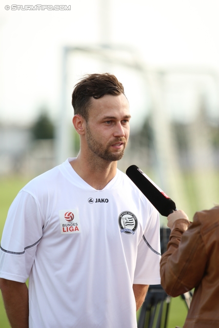 Sturm Graz Trainingsauftakt
Oesterreichische Fussball Bundesliga,SK  Sturm Graz Trainingsauftakt, Trainingszentrum Messendorf, 06.06.2012. 

Foto zeigt Michael Madl (Sturm) beim Interview
