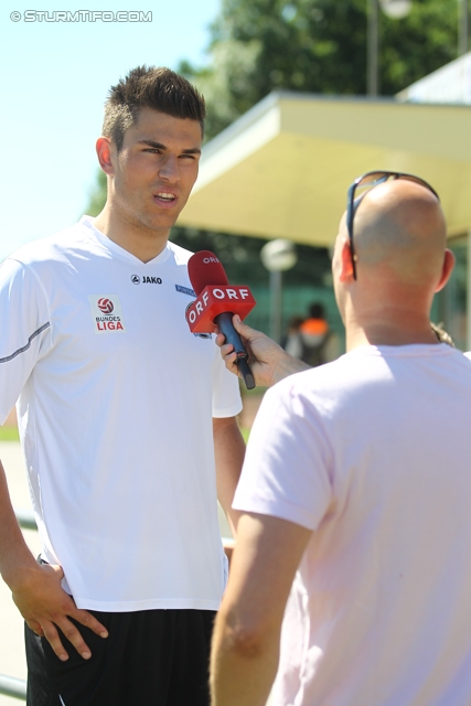 Sturm Graz Laktattest
Oesterreichische Fussball Bundesliga, SK Sturm Graz Laktattest, Postsportplatz Graz, 14.06.2012. 

Foto zeigt Johannes Focher (Sturm) beim Interview
