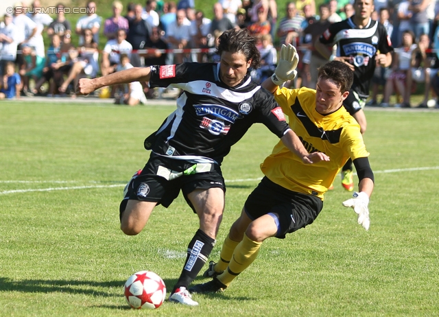 St. Margarethen - Sturm Graz
Testspiel, SC St. Margarethen a. d. Raab - SK Sturm Graz, Edi-Glieder-Stadion St. Margarethen a. d. Raab, 17.06.2012. 

Foto zeigt Imre Szabics (Sturm) und Stefan Trummer (St. Margarethen)
