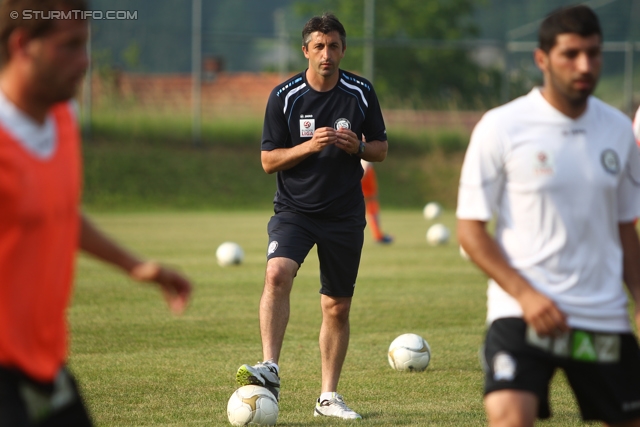 Sturm Graz - Dukla Banska
Testspiel, SK Sturm Graz - Dukla Banska Bystrica, Sportplatz Stallhofen, 20.06.2012. 

Foto zeigt Ayhan Tumani (Co-Trainer Sturm)
