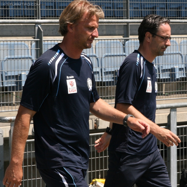 Sturm Graz Ankick 2012
Oesterreichische Fussball Bundesliga, SK Sturm Graz Ankick 2012, Stadion Liebenau Graz, 07.07.2012.

Foto zeigt Markus Schopp (Cheftrainer Sturm Amateure) und Guenther Neukirchner (Co-Trainer Sturm)
