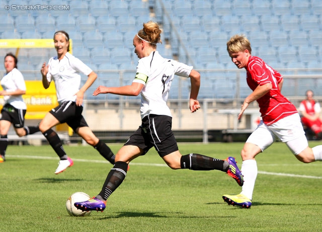 Sturm Graz Ankick 2012
Oesterreichische Fussball Bundesliga, SK Sturm Graz Ankick 2012, Sturm Damen - FC St. Veit Damen, Stadion Liebenau Graz, 07.07.2012.

Foto zeigt Heike Manhart (Sturm Damen)
