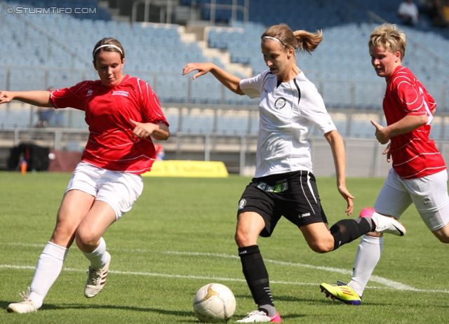 Sturm Graz Ankick 2012
Oesterreichische Fussball Bundesliga, SK Sturm Graz Ankick 2012, Sturm Damen - FC St. Veit Damen, Stadion Liebenau Graz, 07.07.2012.

Foto zeigt Veronika Hammer (Sturm Damen)
