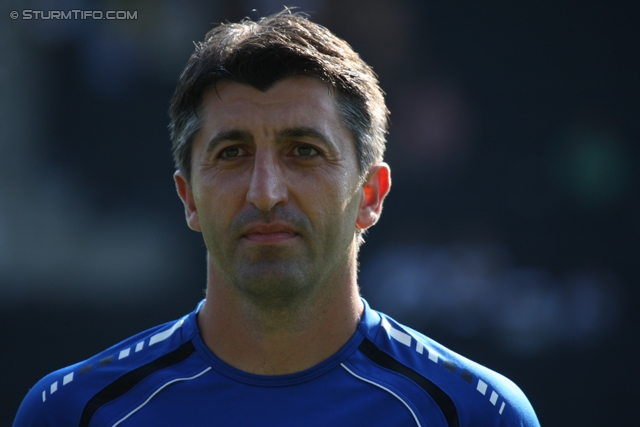 Sturm Graz Ankick 2012
Oesterreichische Fussball Bundesliga, SK Sturm Graz Ankick 2012, Stadion Liebenau Graz, 07.07.2012.

Foto zeigt Ayhan Tumani (Co-Trainer Sturm)
