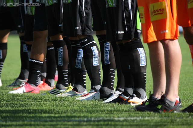 Sturm Graz Ankick 2012
Oesterreichische Fussball Bundesliga, SK Sturm Graz Ankick 2012, Stadion Liebenau Graz, 07.07.2012.

Foto zeigt ein Feature mit Beinen der Sturm Spieler
