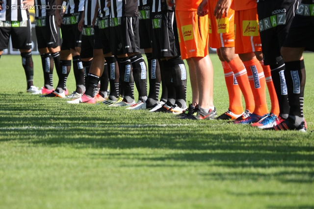 Sturm Graz Ankick 2012
Oesterreichische Fussball Bundesliga, SK Sturm Graz Ankick 2012, Stadion Liebenau Graz, 07.07.2012.

Foto zeigt ein Feature mit Beinen der Sturm Spieler
