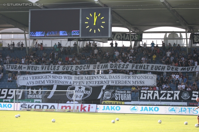 Sturm Graz Ankick 2012
Oesterreichische Fussball Bundesliga, SK Sturm Graz Ankick 2012, Stadion Liebenau Graz, 07.07.2012.

Foto zeigt Fans von Sturm mit einem Spruchband
