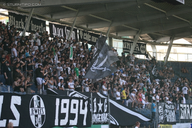 Sturm Graz Ankick 2012
Oesterreichische Fussball Bundesliga, SK Sturm Graz Ankick 2012, SK Sturm Graz - Partizan Belgrad, Stadion Liebenau Graz, 07.07.2012.

Foto zeigt Fans von Sturm
