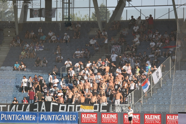 Sturm Graz Ankick 2012
Oesterreichische Fussball Bundesliga, SK Sturm Graz Ankick 2012, SK Sturm Graz - Partizan Belgrad, Stadion Liebenau Graz, 07.07.2012.

Foto zeigt Fans von Partizan
