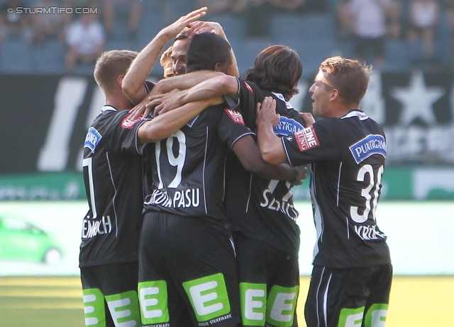 Sturm Graz Ankick 2012
Oesterreichische Fussball Bundesliga, SK Sturm Graz Ankick 2012, SK Sturm Graz - Partizan Belgrad, Stadion Liebenau Graz, 07.07.2012.

Foto zeigt Martin Ehrenreich (Sturm), Richard Sukuta-Pasu (Sturm), Imre Szabics (Sturm) und Christoph Kroepfl (Sturm)
Schlüsselwörter: torjubel