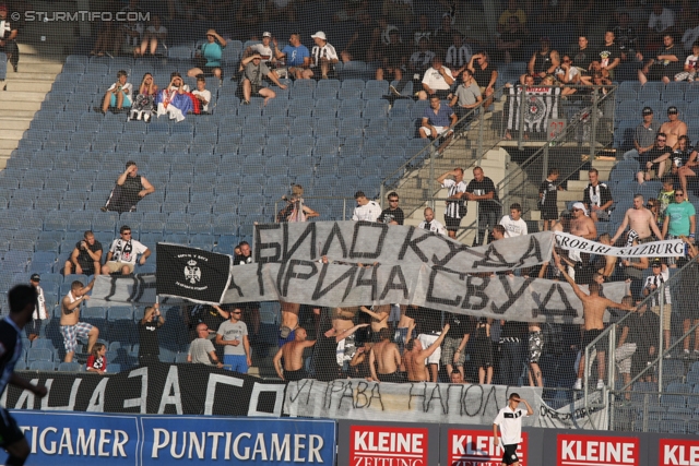 Sturm Graz Ankick 2012
Oesterreichische Fussball Bundesliga, SK Sturm Graz Ankick 2012, SK Sturm Graz - Partizan Belgrad, Stadion Liebenau Graz, 07.07.2012.

Foto zeigt Fans von Partizan mit einem Spruchband
