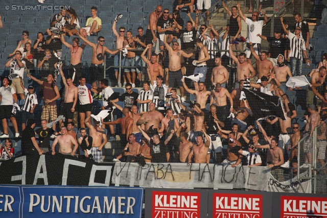 Sturm Graz Ankick 2012
Oesterreichische Fussball Bundesliga, SK Sturm Graz Ankick 2012, SK Sturm Graz - Partizan Belgrad, Stadion Liebenau Graz, 07.07.2012.

Foto zeigt Fans von Partizan
