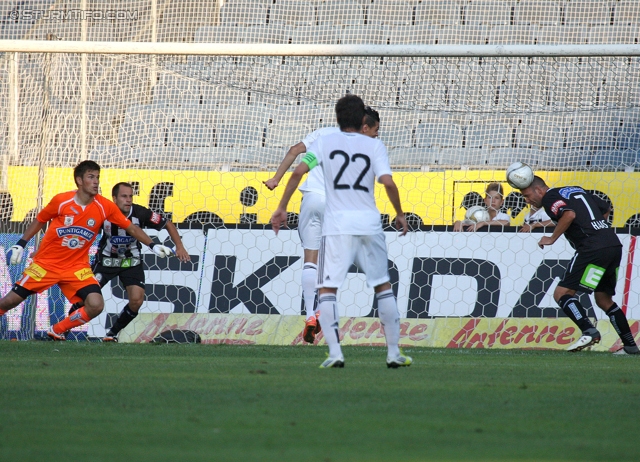 Sturm Graz Ankick 2012
Oesterreichische Fussball Bundesliga, SK Sturm Graz Ankick 2012, SK Sturm Graz - Partizan Belgrad, Stadion Liebenau Graz, 07.07.2012.

Foto zeigt Johannes Focher (Sturm), Sasa Ilic (Partizan) und Mario Haas (Sturm)
Schlüsselwörter: kopfball