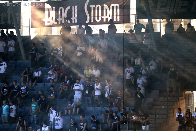 Sturm Graz Ankick 2012
Oesterreichische Fussball Bundesliga, SK Sturm Graz Ankick 2012, SK Sturm Graz - Partizan Belgrad, Stadion Liebenau Graz, 07.07.2012.

Foto zeigt Fans von Sturm
Schlüsselwörter: pyrotechnik