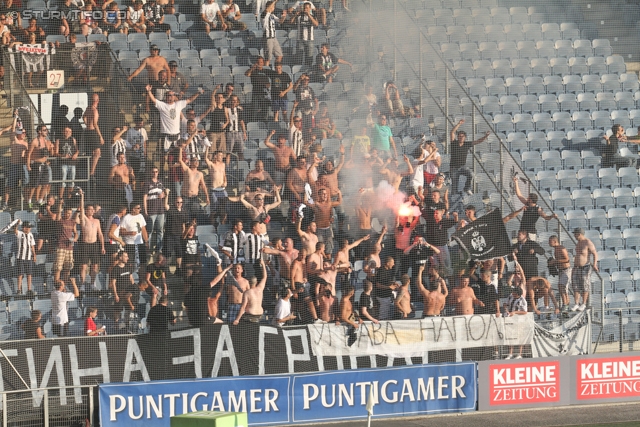 Sturm Graz Ankick 2012
Oesterreichische Fussball Bundesliga, SK Sturm Graz Ankick 2012, SK Sturm Graz - Partizan Belgrad, Stadion Liebenau Graz, 07.07.2012.

Foto zeigt Fans von Partizan
Schlüsselwörter: pyrotechnik