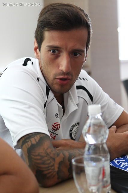 Pressekonferenz Sturm Graz
Oesterreichische Fussball Bundesliga, SK Sturm Graz Pressekonferenz, Trainingszentrum Messendorf, 11.07.2012.

Foto zeigt Nikola Vujadinovic (Sturm)
