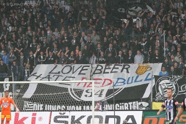 Sturm Graz - Salzburg
Oesterreichische Fussball Bundesliga, 1. Runde,  SK Sturm Graz - FC RB Salzburg, Stadion Liebenau Graz, 21.07.2012. 

Foto zeigt Fans von Sturm mit einem Spruchband
