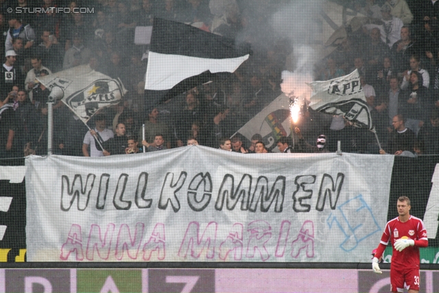 Sturm Graz - Salzburg
Oesterreichische Fussball Bundesliga, 1. Runde,  SK Sturm Graz - FC RB Salzburg, Stadion Liebenau Graz, 21.07.2012. 

Foto zeigt Fans von Sturm mit einem Spruchband
Schlüsselwörter: pyrotechnik