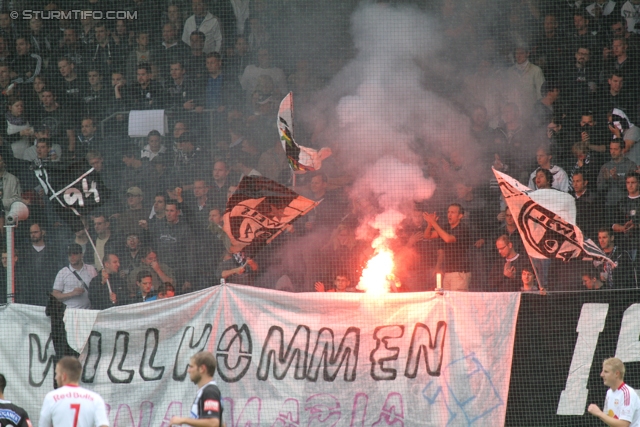 Sturm Graz - Salzburg
Oesterreichische Fussball Bundesliga, 1. Runde,  SK Sturm Graz - FC RB Salzburg, Stadion Liebenau Graz, 21.07.2012. 

Foto Fans von Sturm mit einem Spruchband 
