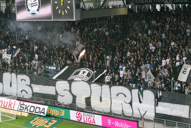 Sturm Graz - Salzburg
Oesterreichische Fussball Bundesliga, 1. Runde,  SK Sturm Graz - FC RB Salzburg, Stadion Liebenau Graz, 21.07.2012. 

Foto zeigt Fans von Sturm
Schlüsselwörter: pyrotechnik