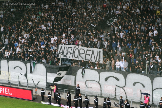 Sturm Graz - Salzburg
Oesterreichische Fussball Bundesliga, 1. Runde,  SK Sturm Graz - FC RB Salzburg, Stadion Liebenau Graz, 21.07.2012. 

Foto zeigt Fans von Sturm mit einem Spruchband
