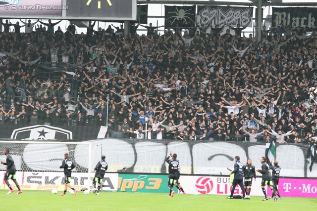 Sturm Graz - Salzburg
Oesterreichische Fussball Bundesliga, 1. Runde,  SK Sturm Graz - FC RB Salzburg, Stadion Liebenau Graz, 21.07.2012. 

Foto zeigt Spieler von Sturm und Fans von Sturm
