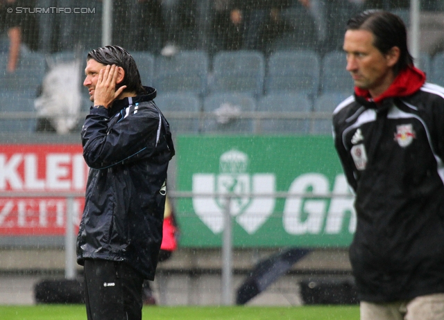 Sturm Graz - Salzburg
Oesterreichische Fussball Bundesliga, 1. Runde,  SK Sturm Graz - FC RB Salzburg, Stadion Liebenau Graz, 21.07.2012. 

Foto zeigt Peter Hyballa (Cheftrainer Sturm) und Roger Schmidt (Cheftrainer Salzburg)
