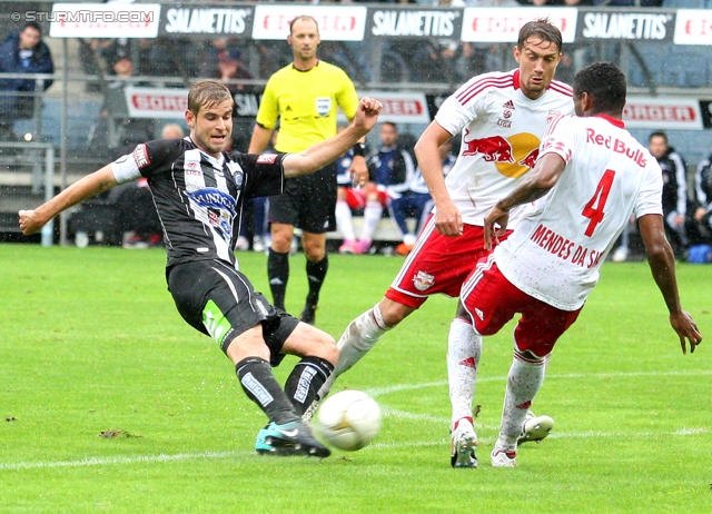 Sturm Graz - Salzburg
Oesterreichische Fussball Bundesliga, 1. Runde,  SK Sturm Graz - FC RB Salzburg, Stadion Liebenau Graz, 21.07.2012. 

Foto zeigt Manuel Weber (Sturm) und Davide Mendes Da Silva Goncalves (Salzburg)
