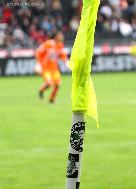 Sturm Graz - Salzburg
Oesterreichische Fussball Bundesliga, 1. Runde,  SK Sturm Graz - FC RB Salzburg, Stadion Liebenau Graz, 21.07.2012. 

Foto zeigt ein Feature mit der Cornerfahne
