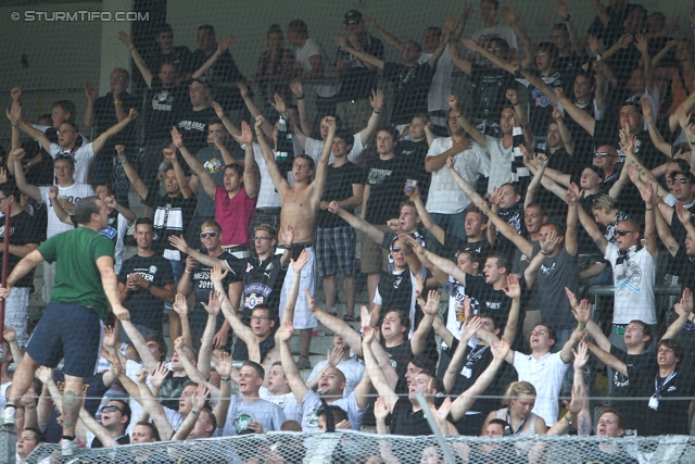 Austria Wien - Sturm Graz
Oesterreichische Fussball Bundesliga, 2. Runde,  FK Austria Wien - SK Sturm Graz, Franz-Horr-Stadion Wien, 28.07.2012. 

Foto zeigt Fans von Sturm
