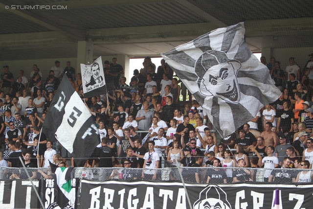 Austria Wien - Sturm Graz
Oesterreichische Fussball Bundesliga, 2. Runde,  FK Austria Wien - SK Sturm Graz, Franz-Horr-Stadion Wien, 28.07.2012. 

Foto zeigt Fans von Sturm
