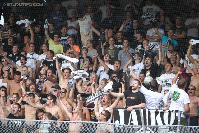 Austria Wien - Sturm Graz
Oesterreichische Fussball Bundesliga, 2. Runde,  FK Austria Wien - SK Sturm Graz, Franz-Horr-Stadion Wien, 28.07.2012. 

Foto zeigt Fans von Sturm
