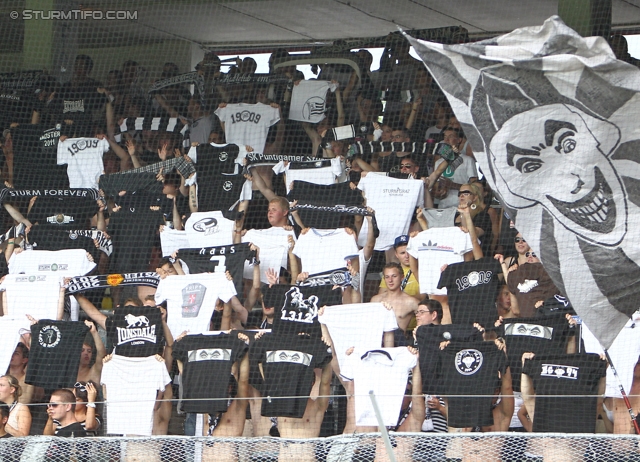 Austria Wien - Sturm Graz
Oesterreichische Fussball Bundesliga, 2. Runde,  FK Austria Wien - SK Sturm Graz, Franz-Horr-Stadion Wien, 28.07.2012. 

Foto zeigt Fans von Sturm
