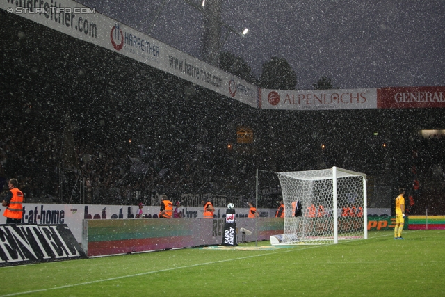 Austria Wien - Sturm Graz
Oesterreichische Fussball Bundesliga, 2. Runde,  FK Austria Wien - SK Sturm Graz, Franz-Horr-Stadion Wien, 28.07.2012. 

Foto zeigt Regen
