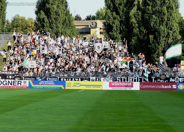 Mattersburg - Sturm Graz
Oesterreichische Fussball Bundesliga, 3. Runde,  SV Mattersburg - SK Sturm Graz, Pappelstadion Mattersburg, 04.08.2012. 

Foto zeigt Fans von Sturm
