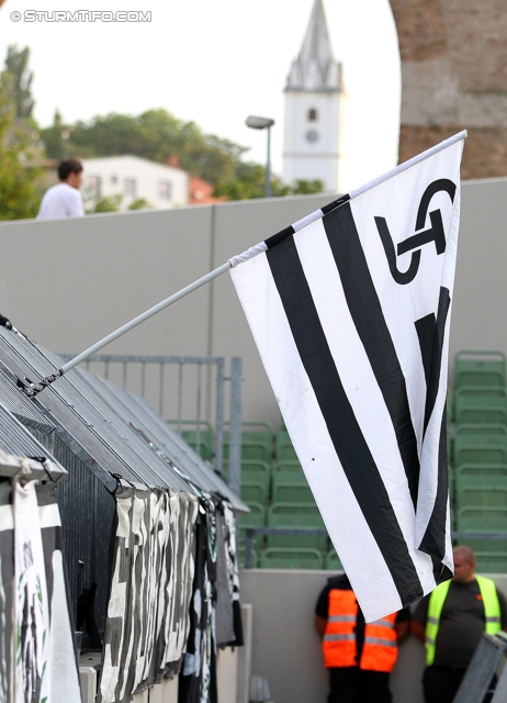 Mattersburg - Sturm Graz
Oesterreichische Fussball Bundesliga, 3. Runde,  SV Mattersburg - SK Sturm Graz, Pappelstadion Mattersburg, 04.08.2012. 

Foto zeigt Sturmfahne
