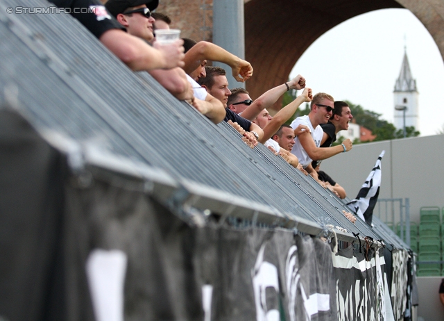 Mattersburg - Sturm Graz
Oesterreichische Fussball Bundesliga, 3. Runde,  SV Mattersburg - SK Sturm Graz, Pappelstadion Mattersburg, 04.08.2012. 

Foto zeigt Fans von Sturm
