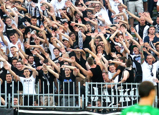 Mattersburg - Sturm Graz
Oesterreichische Fussball Bundesliga, 3. Runde,  SV Mattersburg - SK Sturm Graz, Pappelstadion Mattersburg, 04.08.2012. 

Foto zeigt Fans von Sturm
