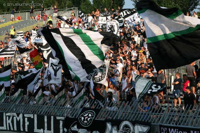 Mattersburg - Sturm Graz
Oesterreichische Fussball Bundesliga, 3. Runde,  SV Mattersburg - SK Sturm Graz, Pappelstadion Mattersburg, 04.08.2012. 

Foto zeigt Fans von Sturm
